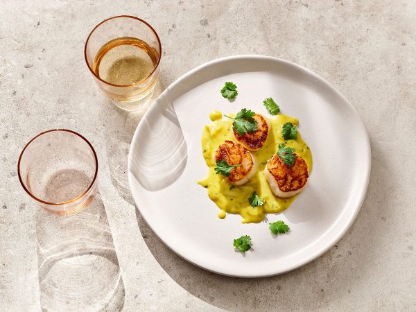 rezept-gebratene-jakobsmuscheln-mit-ahorn-sahnesauce