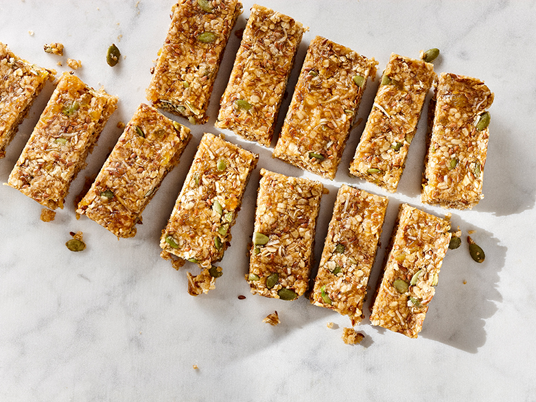 Ahorn-Müsliriegel ohne Backen | Ahornsirup aus Kanada Ahorn-Müsliriegel ohne Backen | Ahornsirup aus Kanada
