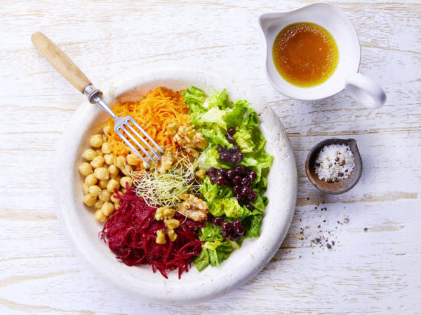 Rote Beete-Möhren Rohkost mit Heidelbeeren, Kichererbsen und Ahornsirup ...