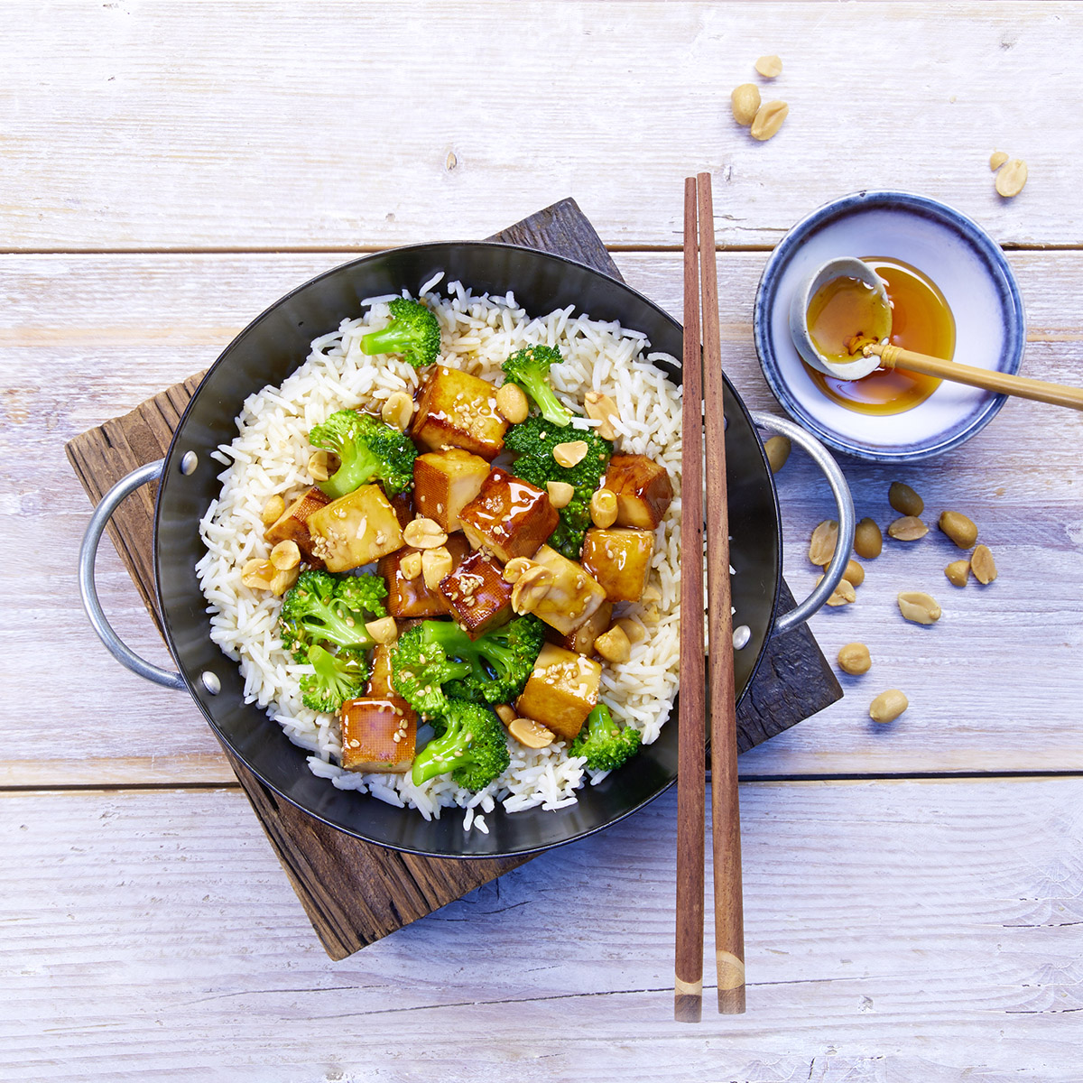 Vegane Bowl mit Reis und Sesam-Brokkoli-Tofu | Ahornsirup aus Kanada