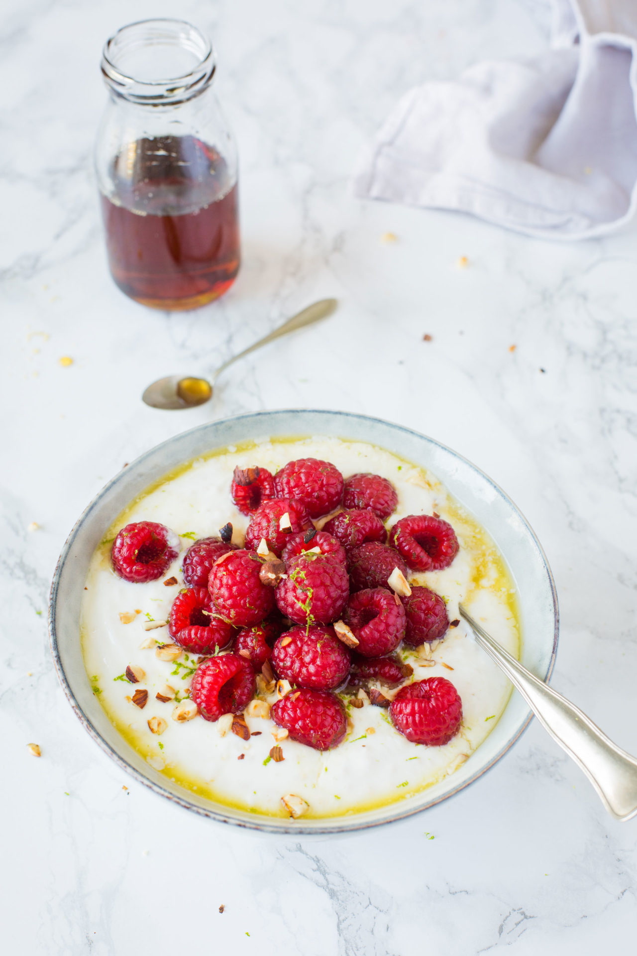 Hirsecreme mit marinierten Himbeeren | Ahornsirup aus Kanada