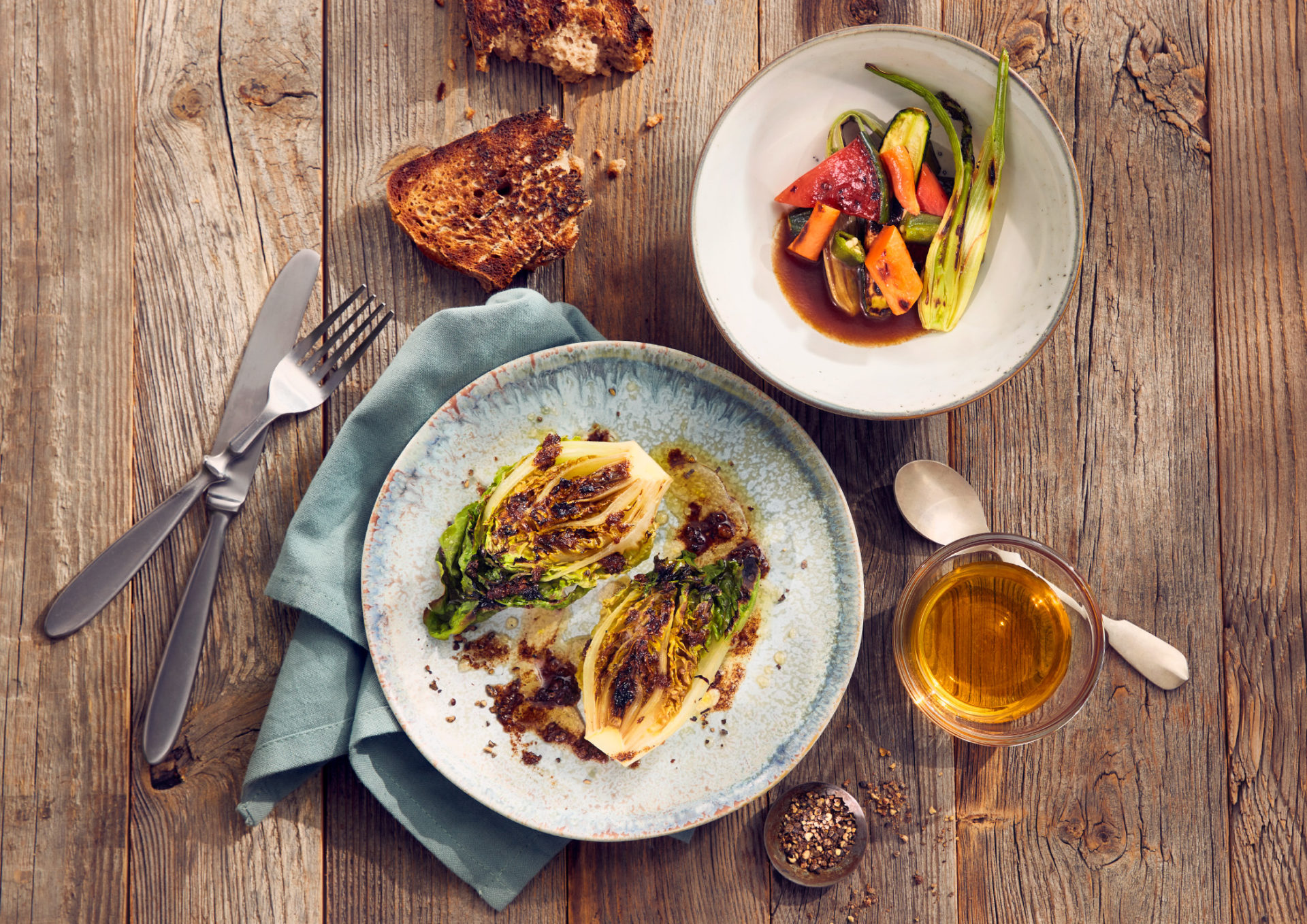 Gegrillte Ahorn-Salatherzen mit Ahorn-Vinaigrette | Ahornsirup aus Kanada