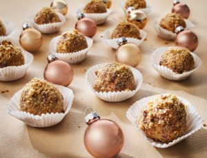 Käsekuchenbällchen in Ahornstreusel