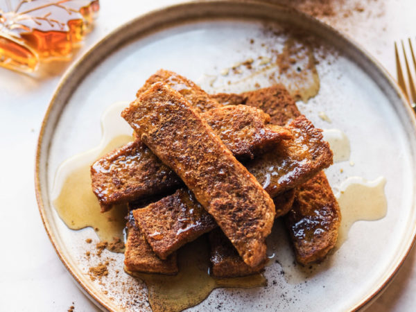 Vegane French Toast Sticks mit Ahornsirup