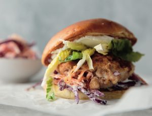 Chickenburger mit Ahorn-Krautsalat