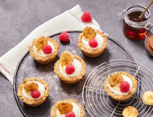 Granola Cups mit Ahorn-Himbeerfüllung