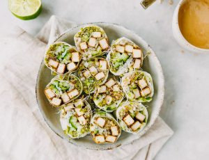 Vegane Sommerrollen mit Ahorn-Tofu-Füllung