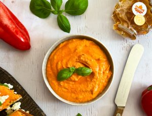 Paprika-Feta-Dip mit Ahornsirup