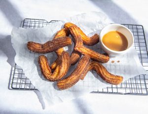 Ahorn-Churros mit Ahorn-Salz-Karamell