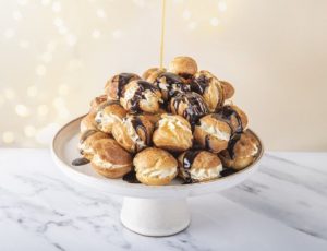 Weihnachtliche Ahorn-Profiteroles