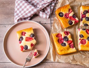 Traybake-Pfannkuchen mit Ahornglasur