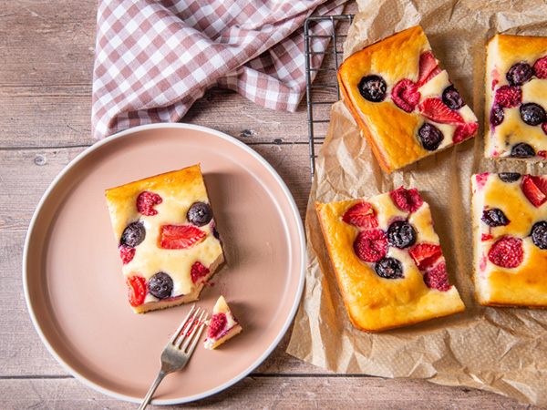 Traybake-Pfannkuchen mit Ahornglasur