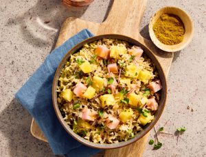 Ananas-Reissalat mit Hähnchen und Ahorn-Curry-Dressing