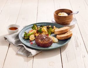 Steak mit Kohlgemüse und Ahorn-Dip