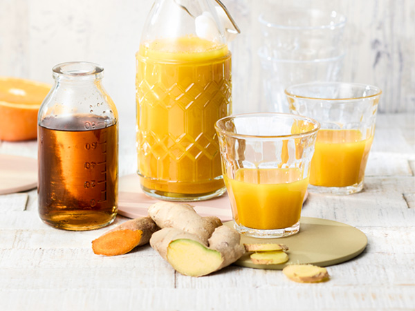 Kurkuma-Ingwer-Shot mit Ahornsirup