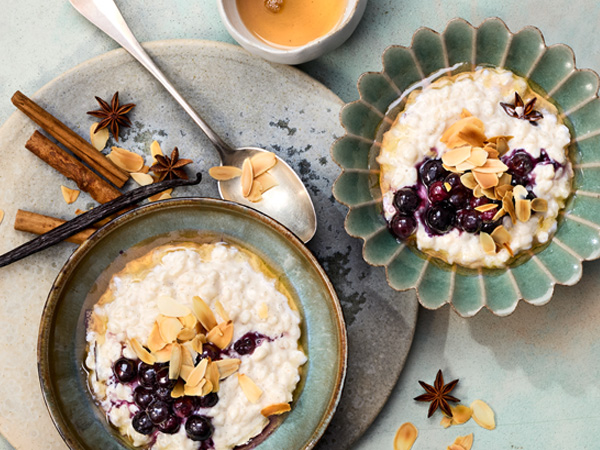 Spicy Milchreis mit Ahornsirup-glasierten Blaubeeren